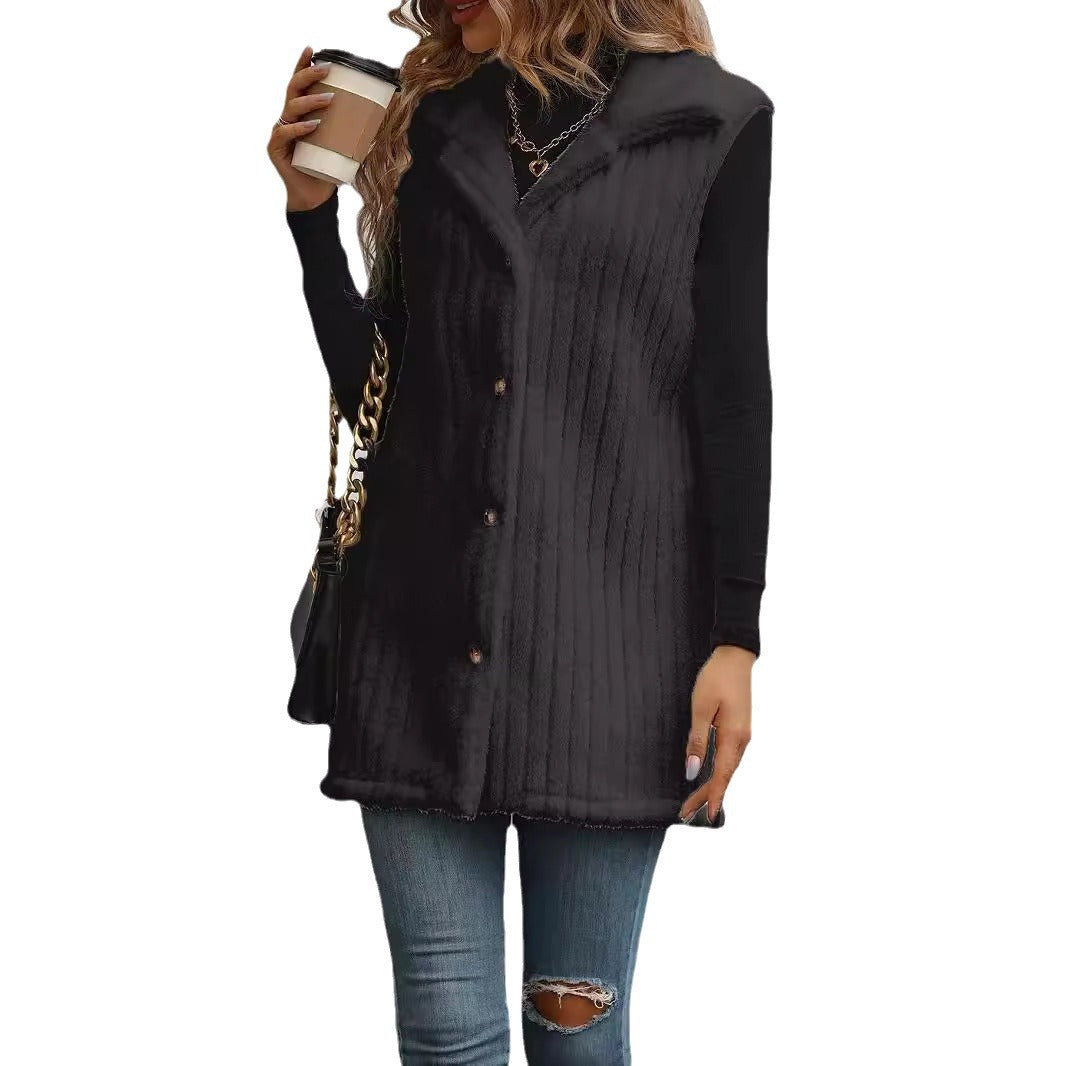 Damen Strickweste mit samtiger Oberfläche und modernen Knopfdetails WW