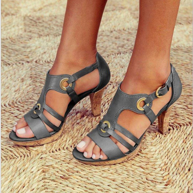 Damen Absatzsandalen mit raffinierten Riemen und kunstvollem Schnallendesign WW