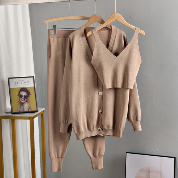 Damen stilvolles Strickset mit Knopfdetaillierung WW