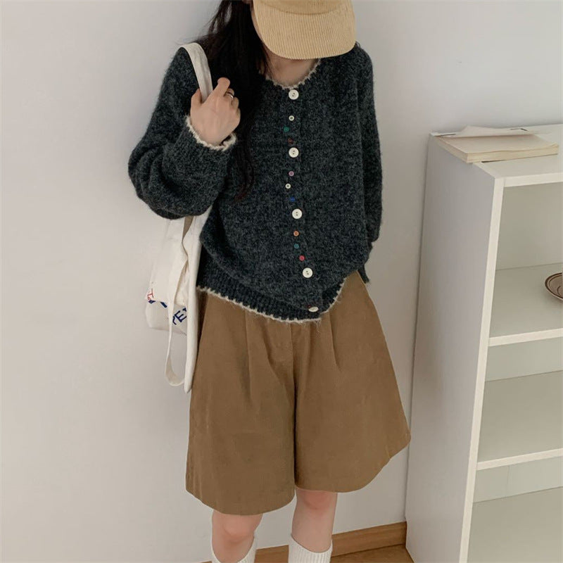 Damen Strickjacke mit bunten Knopfdetails und weich fließendem Design WW