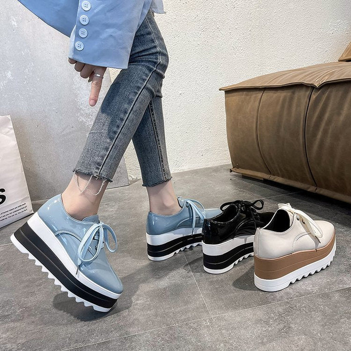 Damen Modische Plateau-Sneaker mit schickem Glanz und komfortabler Sohlenkonstruktion W&W Mode
