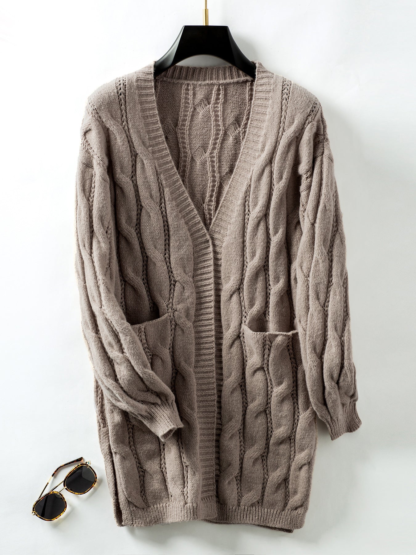 Damen Strickjacke mit V-Ausschnitt und praktischen Taschen WW