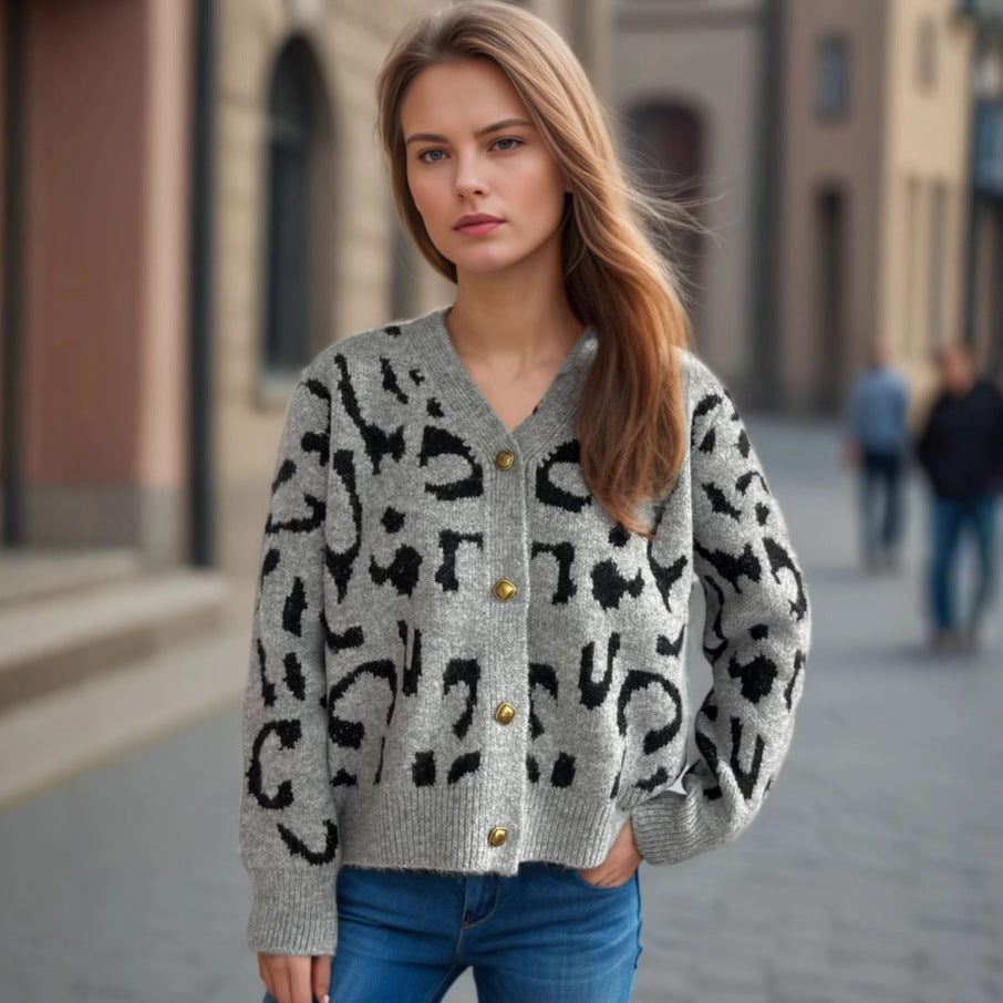 Damen Strickjacke im modernen Leopardenmuster mit Knopfdetails WW