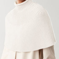 Damen Strick-Cape mit hohem Kragen und feiner Rippstruktur WW