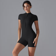 Damen Sportlicher Jumpsuit mit kurzem Arm und praktischem Reißverschluss WW