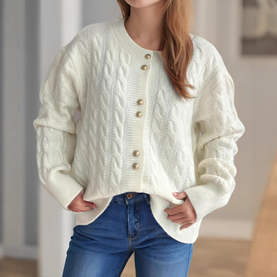 Damen Strickjacke mit eleganter Zopfmusterstruktur und dekorativen Knöpfen WW