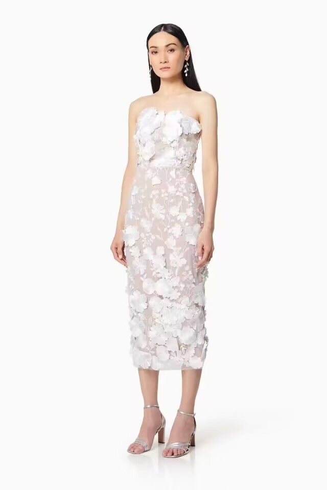 Damen Kleid mit floralem Stickdesign und elegantem körpernahen Schnitt W&W Mode