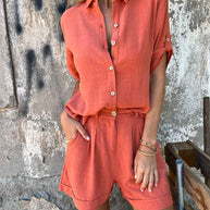 Damen lässiges Jumpsuit mit knopfverschlossenem Oberteil und praktischem Taillenzug
