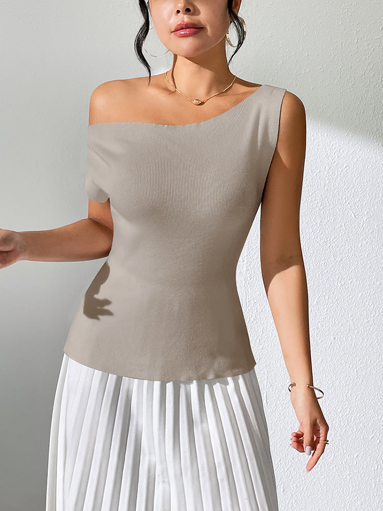W&W Mode | Einfarbiges ärmelloses Top mit schulterfreiem Strickdesign