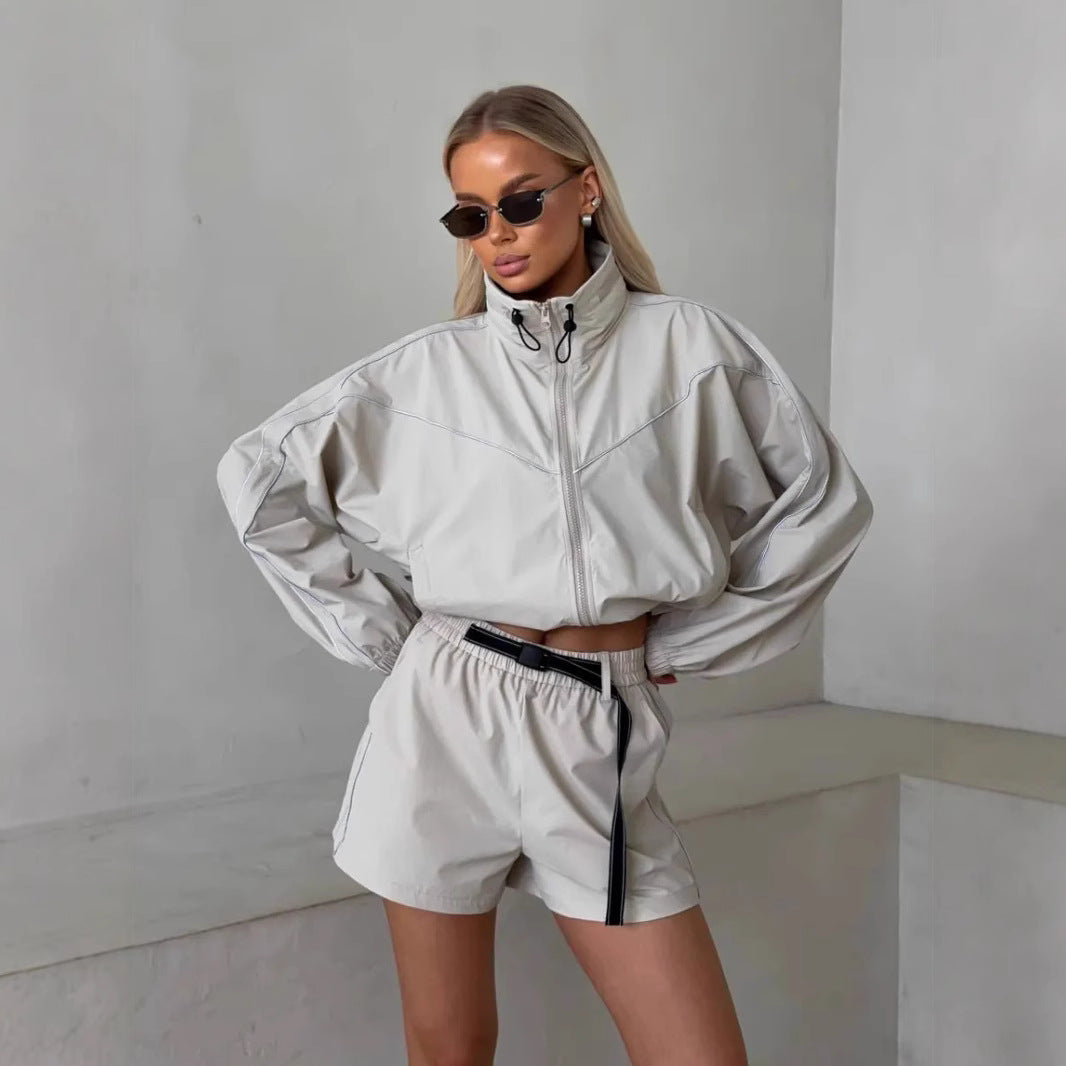 Damen sportlicher Zweiteiler mit cropped Jacke und Shorts WW