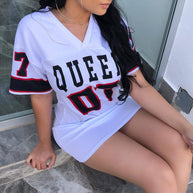 Damen Sportliches Oversized T-Shirt mit V-Ausschnitt und Druckdetails W&W