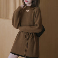 Damen Strickkleid mit hohem Kragen und eleganter Taillierung WW