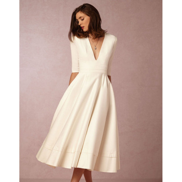 Damen Maxikleid mit tiefem V-Ausschnitt und schwingendem Rock WW