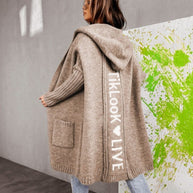 Damen Strickjacke mit Kapuze und innovativem Schriftzug WW