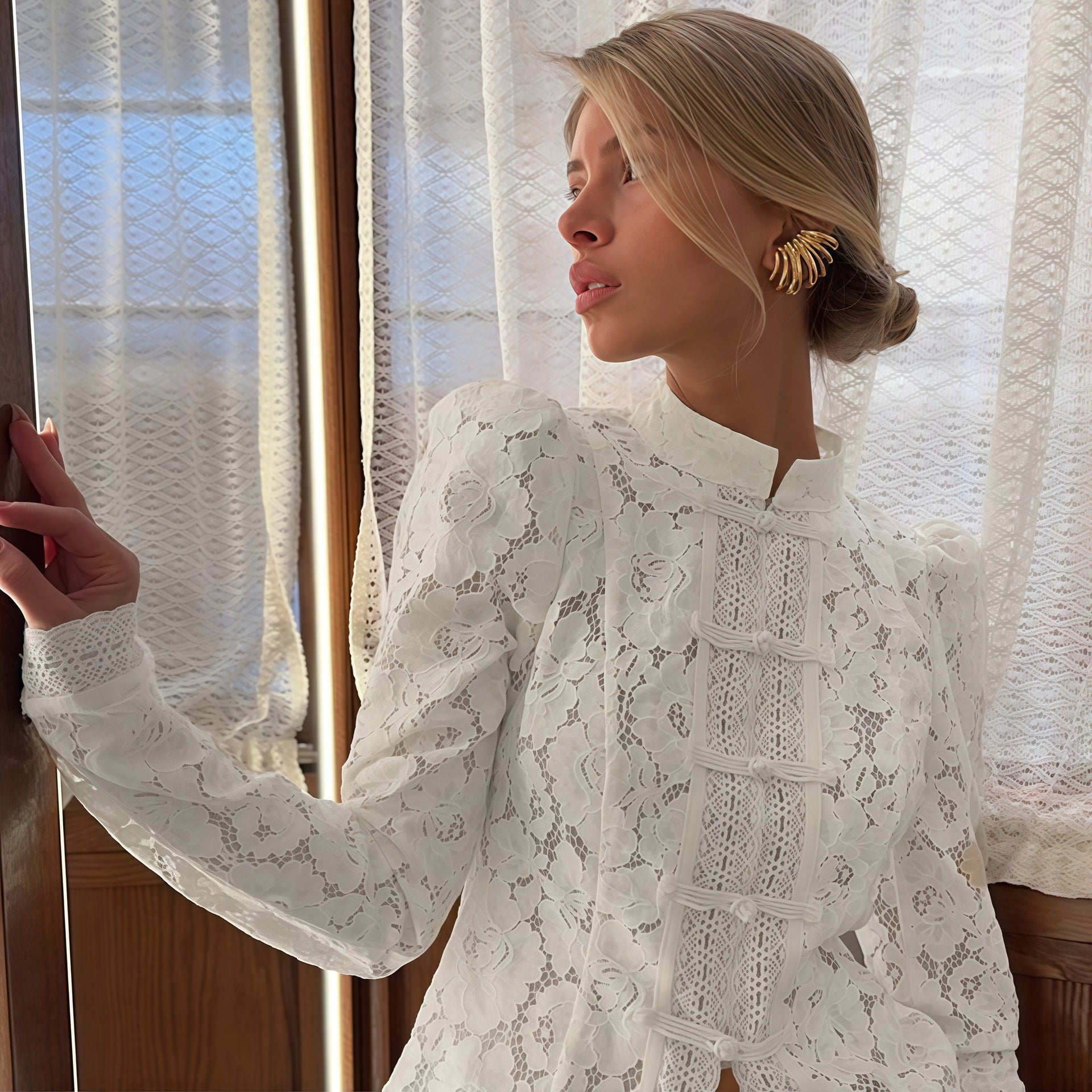 Damen Spitzen-Bluse mit feinen Rüschendetails und transparenten Ärmeln WW