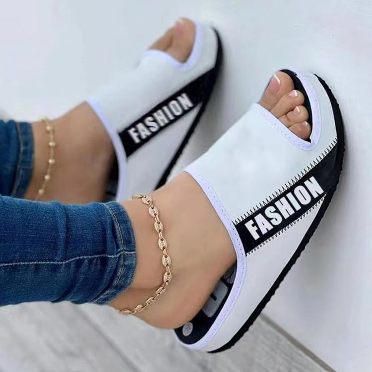 Damen Slipper mit modischem Schriftzug und rutschfester Sohle WW