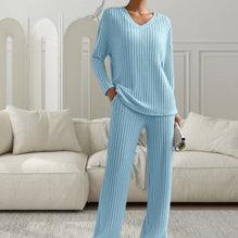 Damen Strickanzug mit modischem V-Ausschnitt und feinem Rippdesign WW