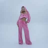 Damen sportliches Freizeit-Outfit mit cropped Hoodie und weit geschnittenen Hosen WW
