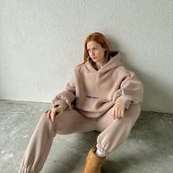 Damen bequemer Hoodie mit weitem Schnitt und praktischen Kängurutaschen WW