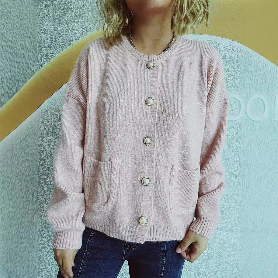 Damen Strickjacke mit dekorativen Perlenknöpfen und praktischen Taschen WW