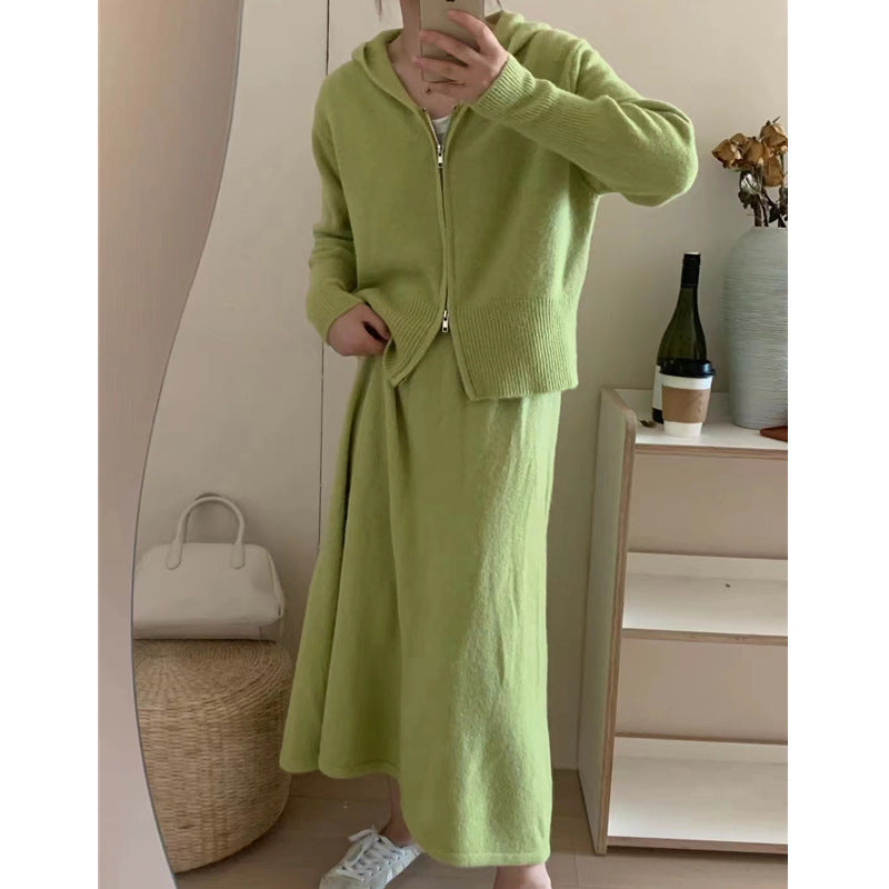 Damen bequeme Strickjacke mit Kapuze und eleganten Details WW
