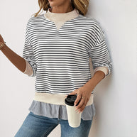 Damen gestreifter Sweatshirt mit Layering-Effekt und Rundhalsausschnitt WW