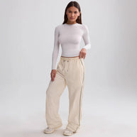 Damen Sportanzug mit hohem Kragen und farblich abgesetzten Akzenten WW