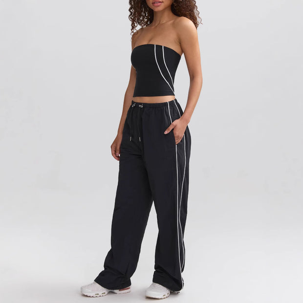 Damen Sportanzug mit hohem Kragen und farblich abgesetzten Akzenten WW