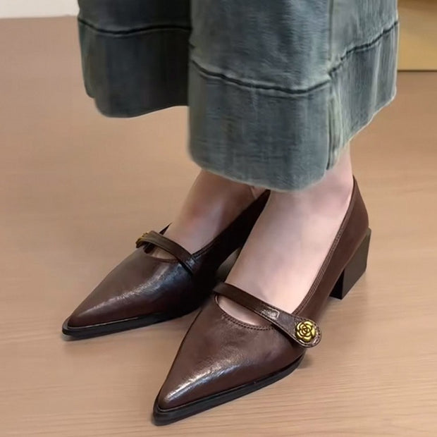 Damen Bequeme spitz zulaufende Ballerinas mit dekorativem Riemchen und Blockabsatz WW