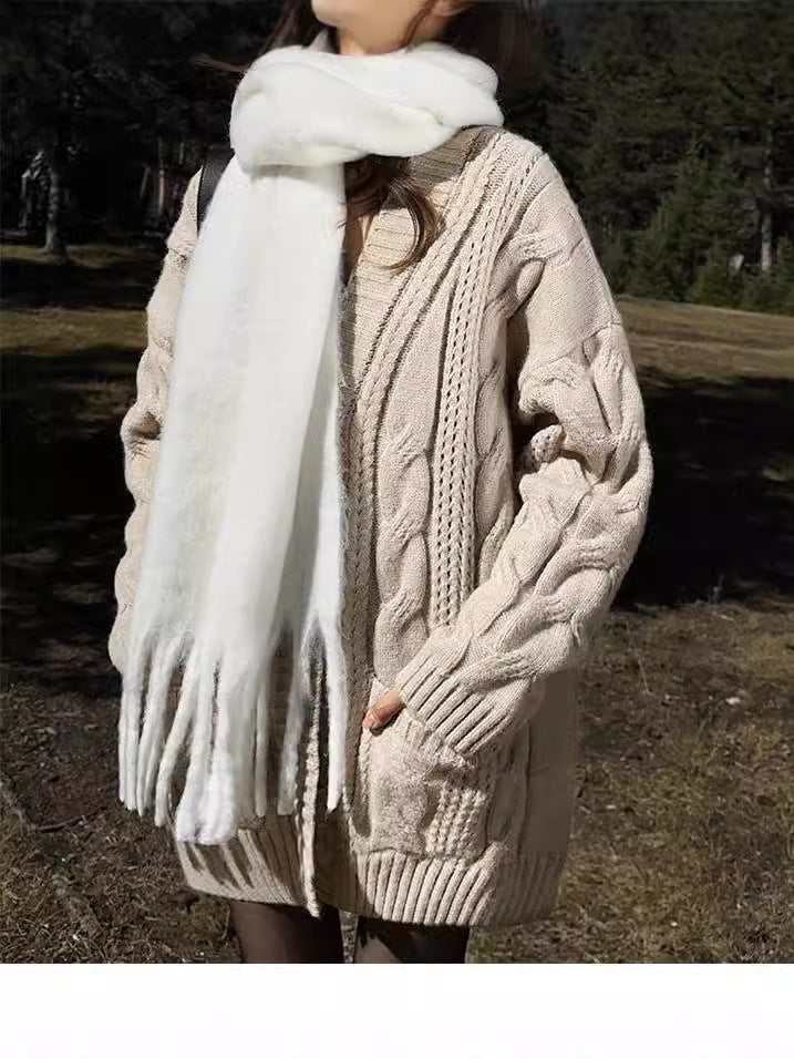 Damen Strickcardigan mit tiefem V-Ausschnitt und strukturiertem Zopfmuster WW