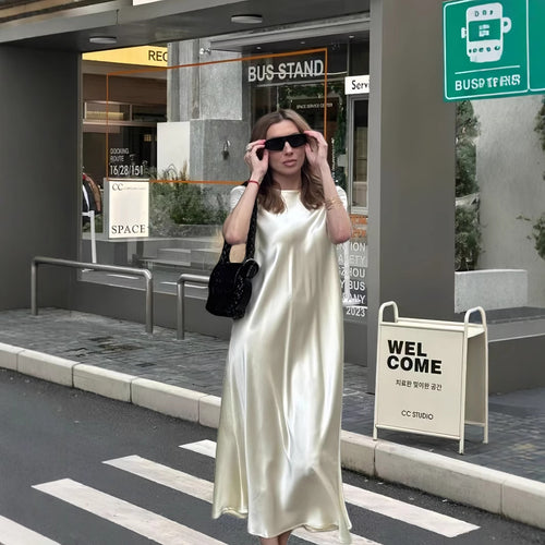 Damen Seidenkleid mit fließendem Schnitt WW