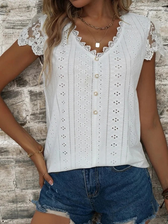 Damen Bluse mit romantischen Rüschen und einzigartiger Lochstickerei W&W Mode