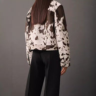 Damen Steppjacke im Cowprint Design mit klassischem Schnitt WW