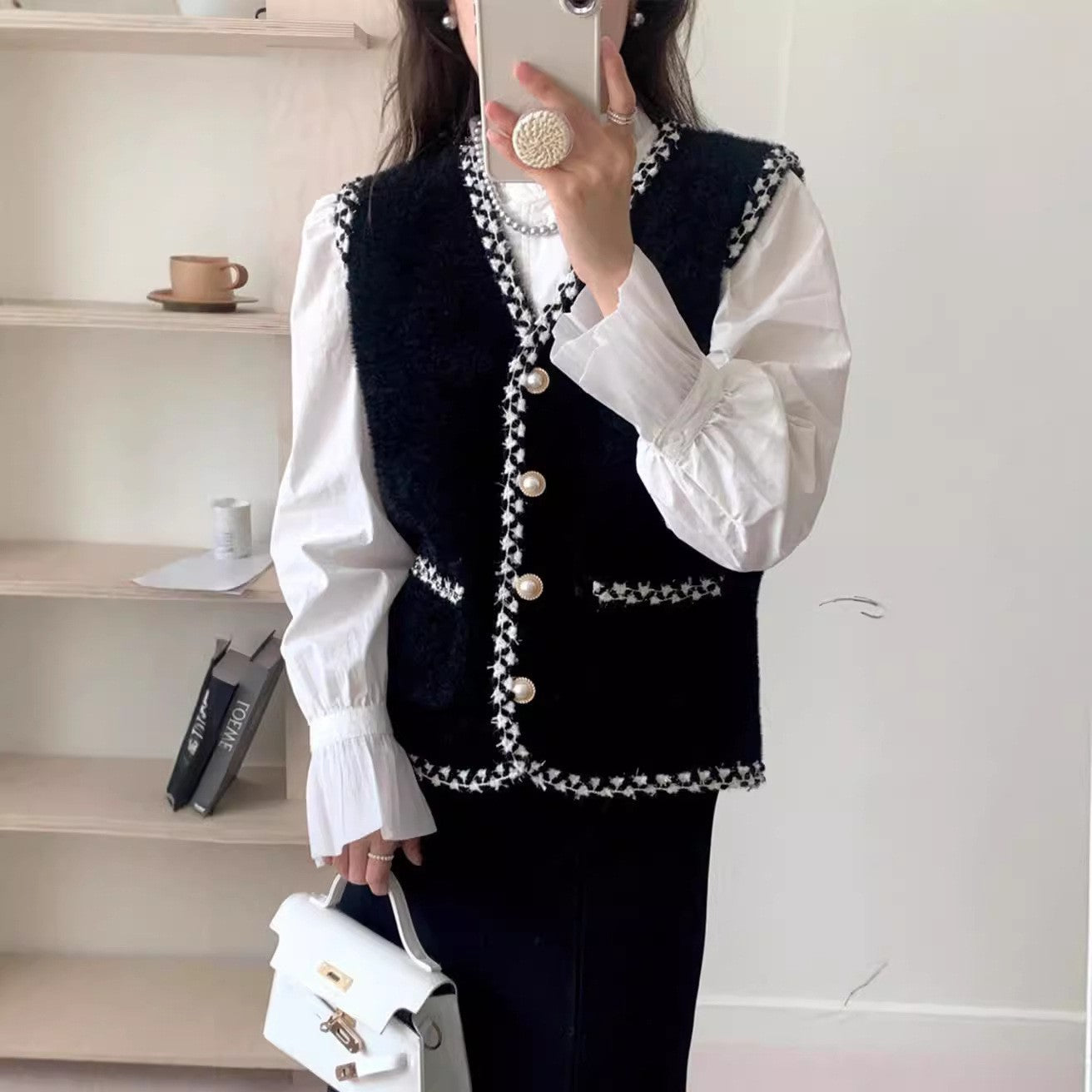 Damen Strickweste mit Perlenknöpfen und kontrastierenden Details WW