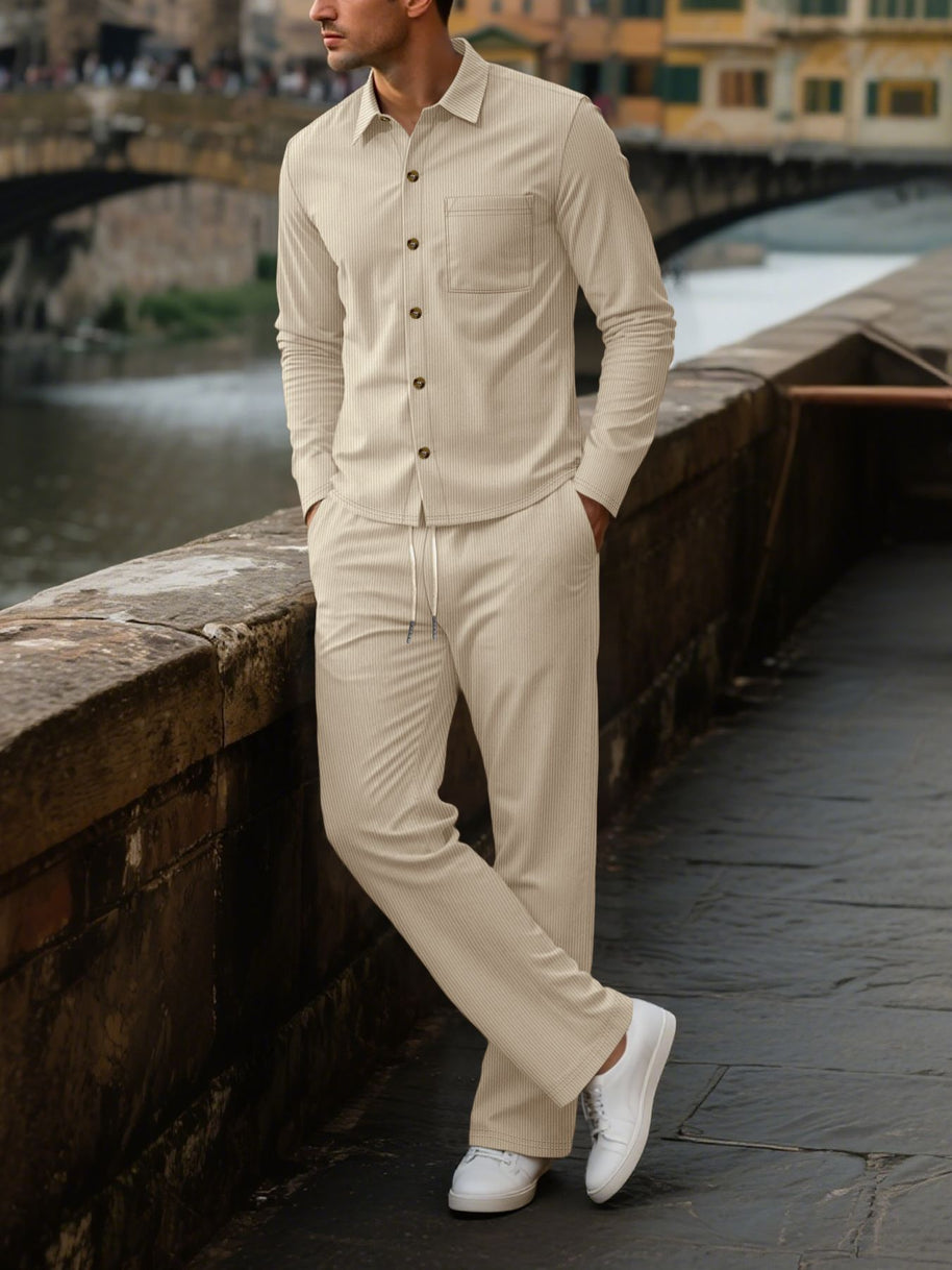 Herren eleganter Freizeitanzug mit strukturierter Oberfläche und praktischen Taschen WW
