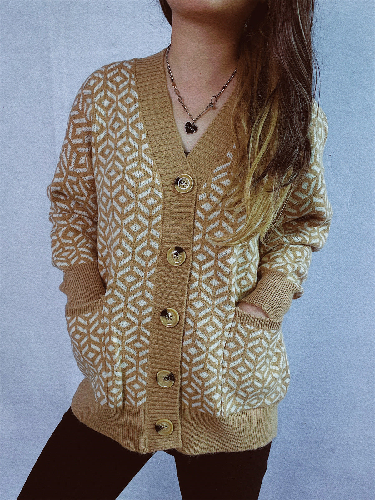 Damen Strickjacke mit geometrischem Muster und Knopfdetails WW