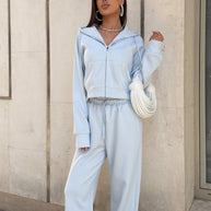 Damen Sportliches Freizeit-Set mit modischem Cropped Hoodie und weiter Hose WW