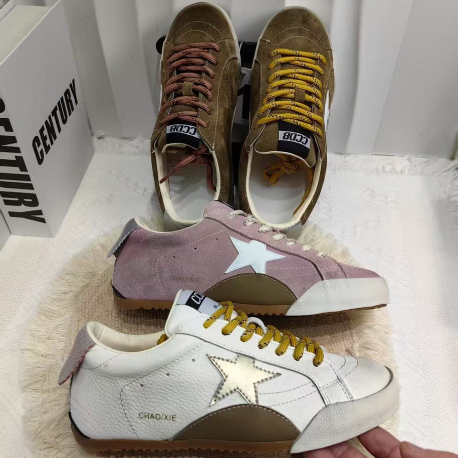 Damen Sneakers mit weichem Wildleder und modischen Details WW