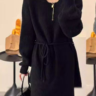 Damen Strickkleid mit hohem Kragen und eleganter Taillierung WW