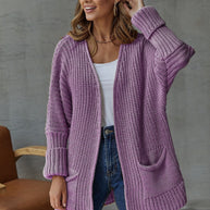 Damen Strickjacke mit tiefem V-Ausschnitt und praktischen Taschen WW