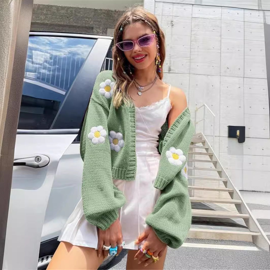 Damen Strickjacke mit floralen Applikationen und lässigem Schnitt WW