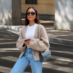 Damen Strickjacke mit eleganten Details und lässigem Schnitt WW