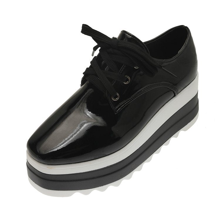 Damen Modische Plateau-Sneaker mit schickem Glanz und komfortabler Sohlenkonstruktion W&W
