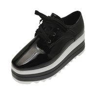 Damen Modische Plateau-Sneaker mit schickem Glanz und komfortabler Sohlenkonstruktion W&W