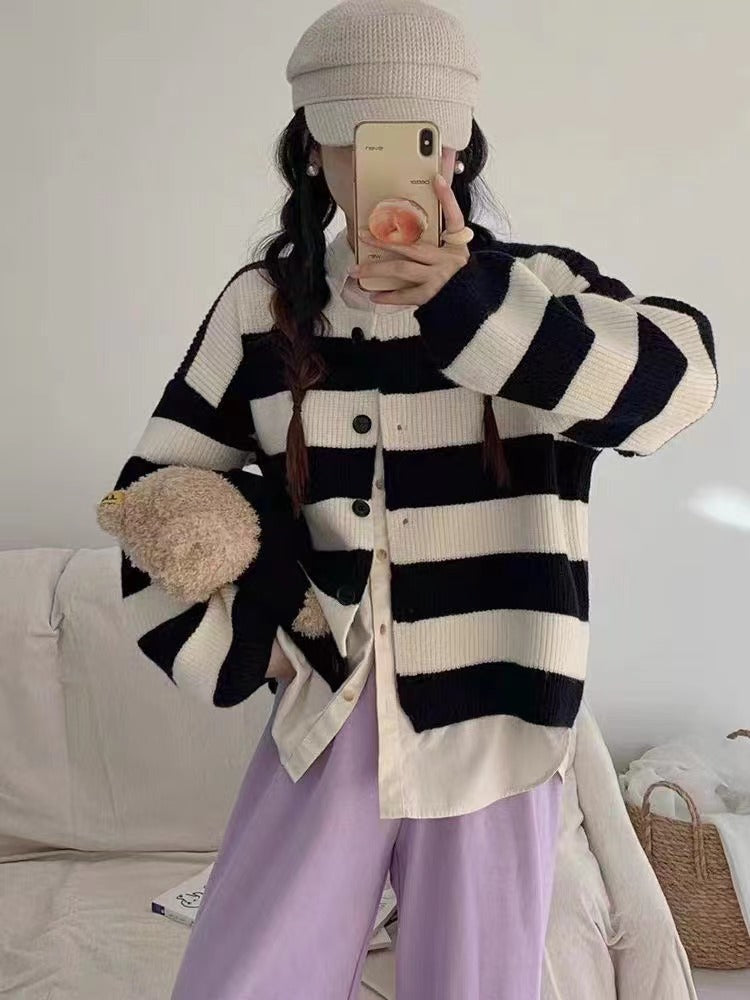 Damen Strickjacke mit Druckknopfverschluss und breiten Streifen WW