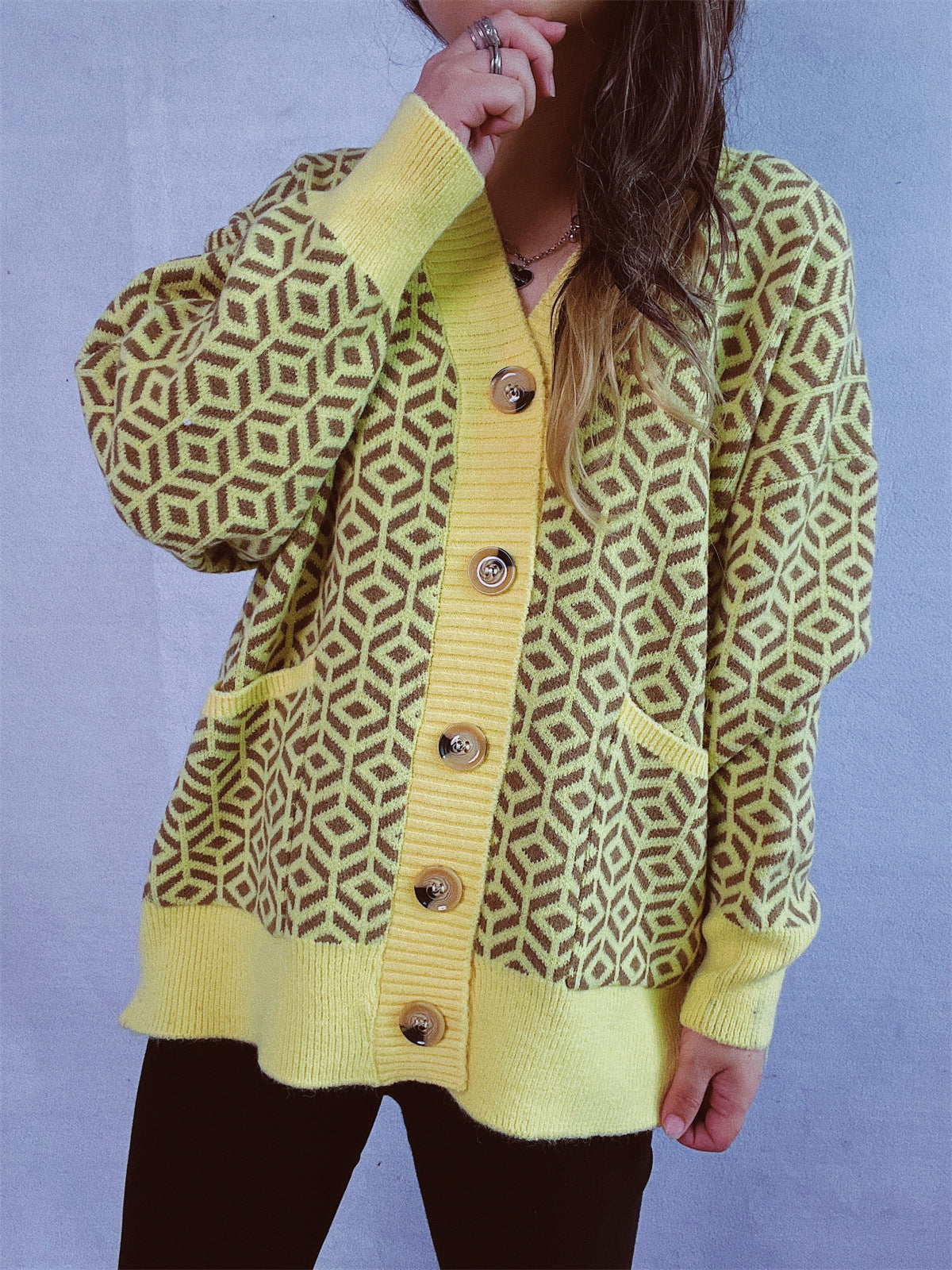 Damen Strickjacke mit geometrischem Muster und Knopfdetails WW