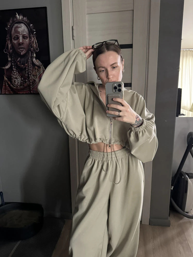 Damen sportliches Zweiteiler-Set mit cropped Kapuzenpullover und weitem Hosen WW
