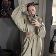 Damen sportliches Zweiteiler-Set mit cropped Kapuzenpullover und weitem Hosen WW