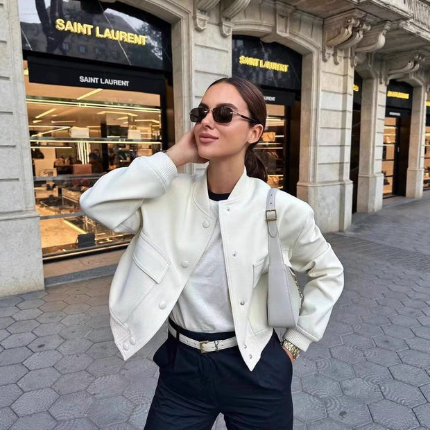 Damen sportliche Bomberjacke mit wattiertem Innenfutter und praktischen Taschen WW