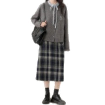 Damen Strickjacke mit dekorativen Knöpfen und hochwertiger Stickerei WW